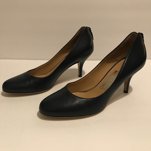 Never Worn Ferragamo Navy Blue Leather Pumps 7 - Picture 2 of 4